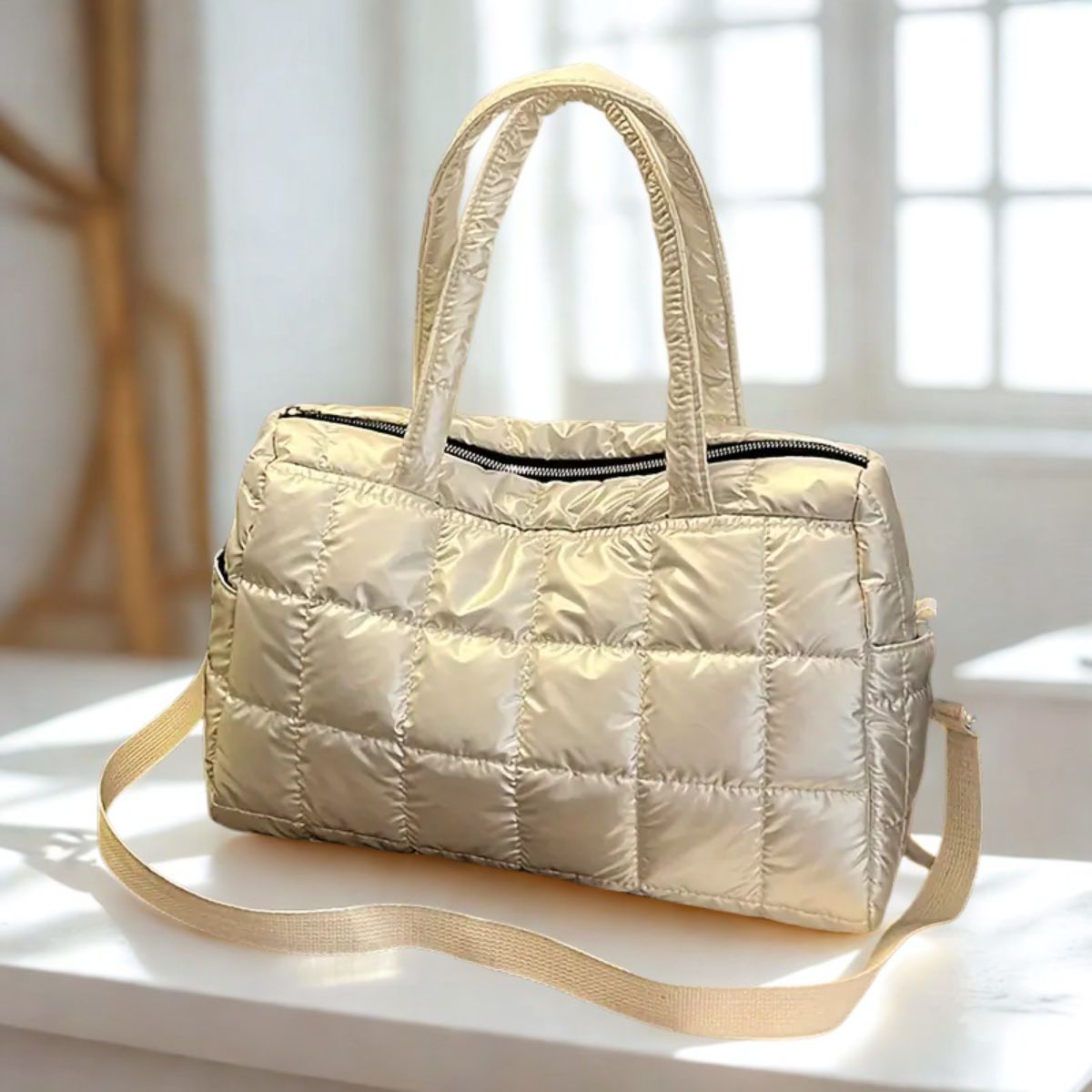 Bolso acolchado minimalista para trabajo, viajes y uso diario color hueso